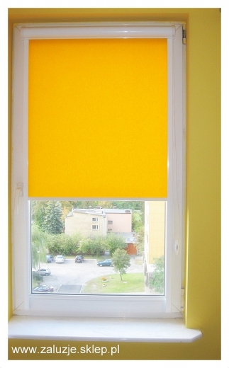 Żółta roleta okienna do kuchni